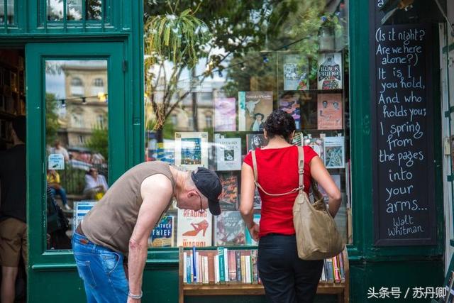 世界著名的书店：禁止拍照，但店员说中国游客会偷偷自拍