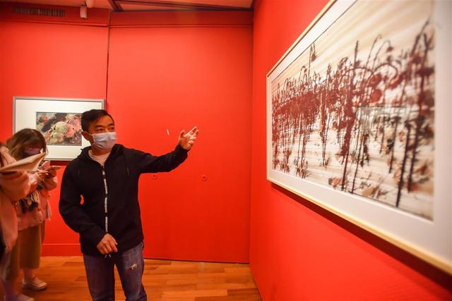 武汉美术馆获观众五星点赞的秘诀：一边链接观众一边链接艺术家，做到学术高度又亲和力十足