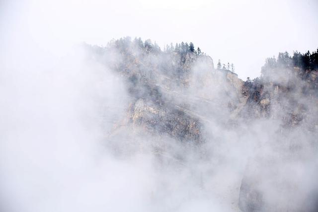 雪晴山色秀 云处有蓝天—雾漫雪山