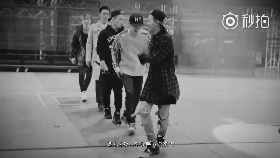 BIGBANG权志龙部队第一个生日，VIP：花路里静待巨星健康回归