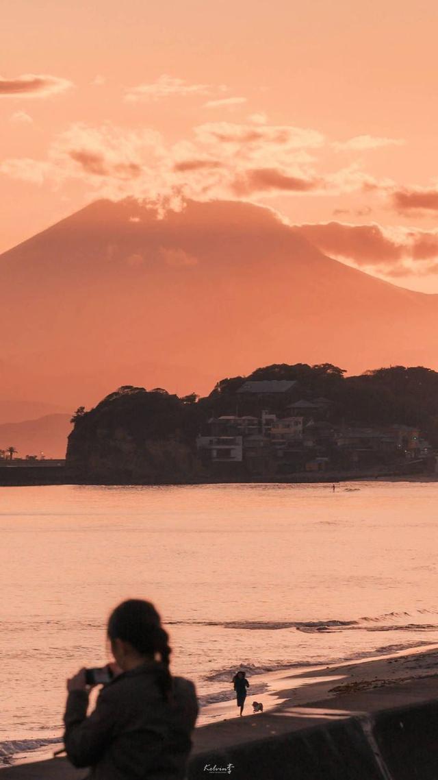 暗示自己不敢再心动的文案：谁人能凭爱意将富士山私有