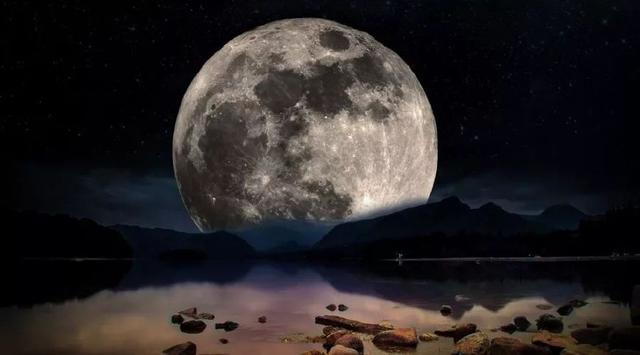 十首望月诗词：今夜望月，你在思念谁？