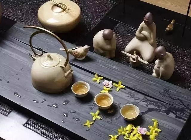 茶言茶语丨诗中有茶亦能醉，何须煮酒论青梅？