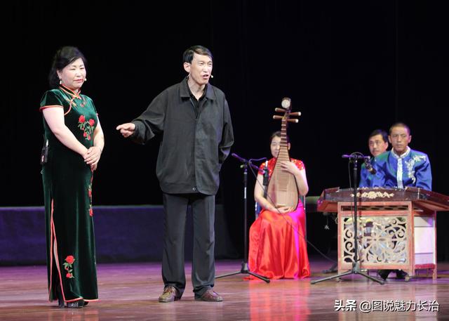 长子鼓书《金镖记和抢毡帽》等节目在潞州剧院表演