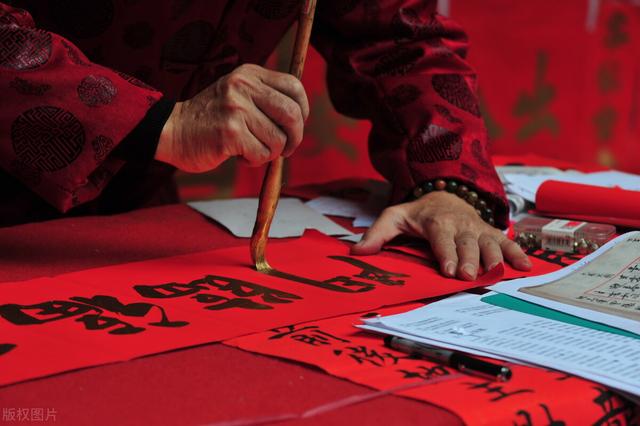 十首极具新年气息的春节诗词，写尽新春佳节的各种年俗活动