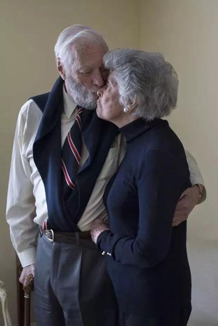 一见钟情6天闪婚73年坚守，他们至死不渝的爱情，女王都被感动了