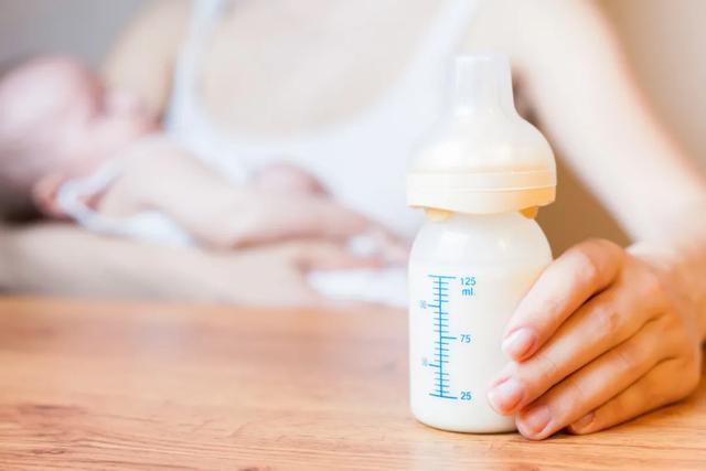 母乳交易乱象：成人奶妈现场出售新鲜母乳，1500元一次！​喝母乳真能大补​？