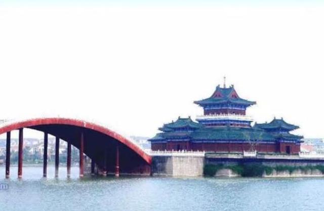 柳永很华美的一首词，写尽汴京周围的繁华热闹，惊艳了千年时光