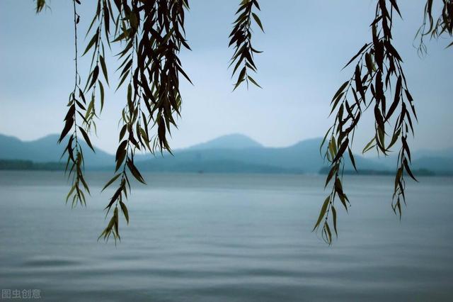 描写西湖的诗词很多，欲把西湖比西子，这首最为经典，意境深远