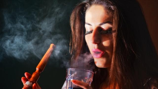 心理学研究：喜欢“抽烟”的女人，往往是非一般的人