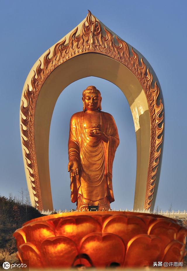 12月的第一天，顶礼阿弥陀佛圣像，一年12个月平平安安顺顺利利
