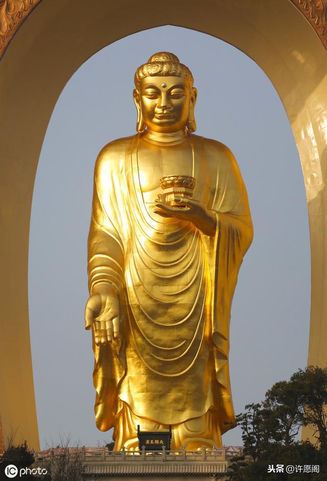 12月的第一天，顶礼阿弥陀佛圣像，一年12个月平平安安顺顺利利