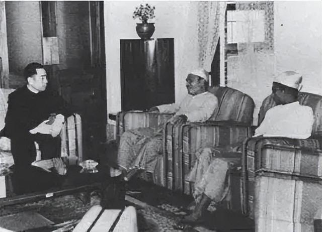 1954年，缅甸总理言语冲撞毛主席，事后不断问周总理：我该怎么办