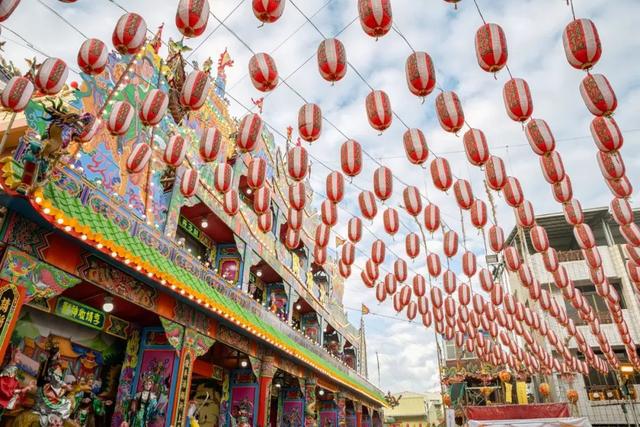 台湾300年罕见的一次拜神活动，来的神仙最多，街头大摆宴席！